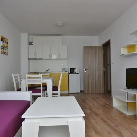 Apartcomplex Chateau Апартаменты