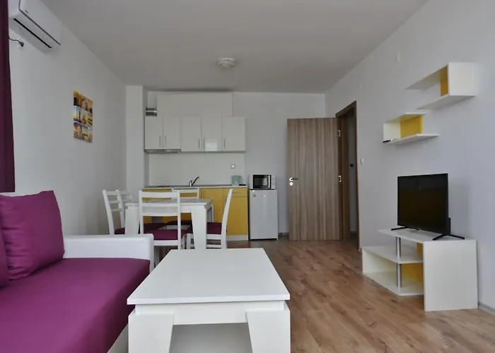 Apartcomplex Chateau アパート